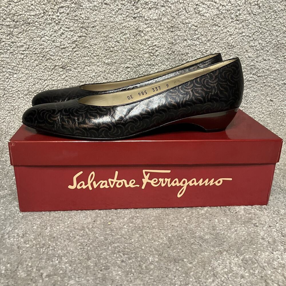 Vintage Ferragamo Black/Copper Leather w/Silver Low Heels Size 9AA Rose Metallic